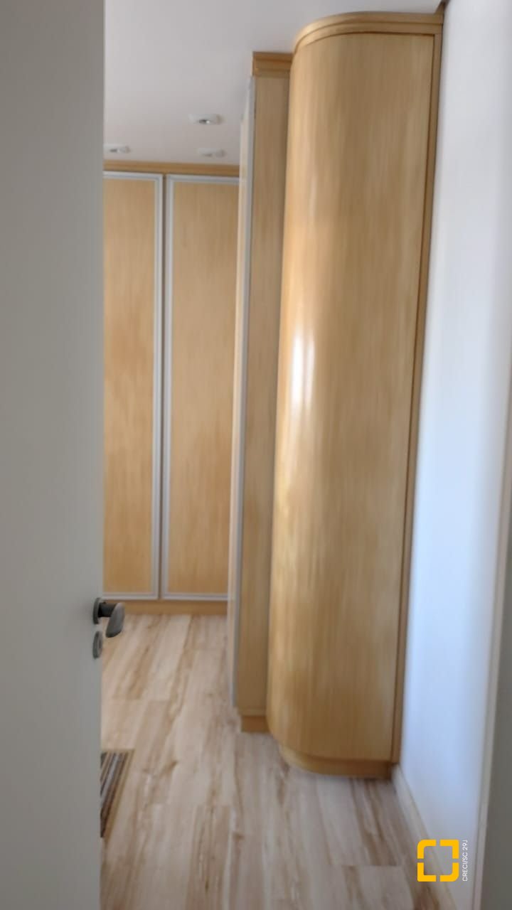 Apartamento com 99m², 4 quartos (sendo 1 suíte), 1 garagem, no bairro Coqueiros em Florianópolis