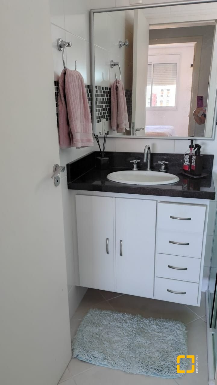 Apartamento com 99m², 4 quartos (sendo 1 suíte), 1 garagem, no bairro Coqueiros em Florianópolis
