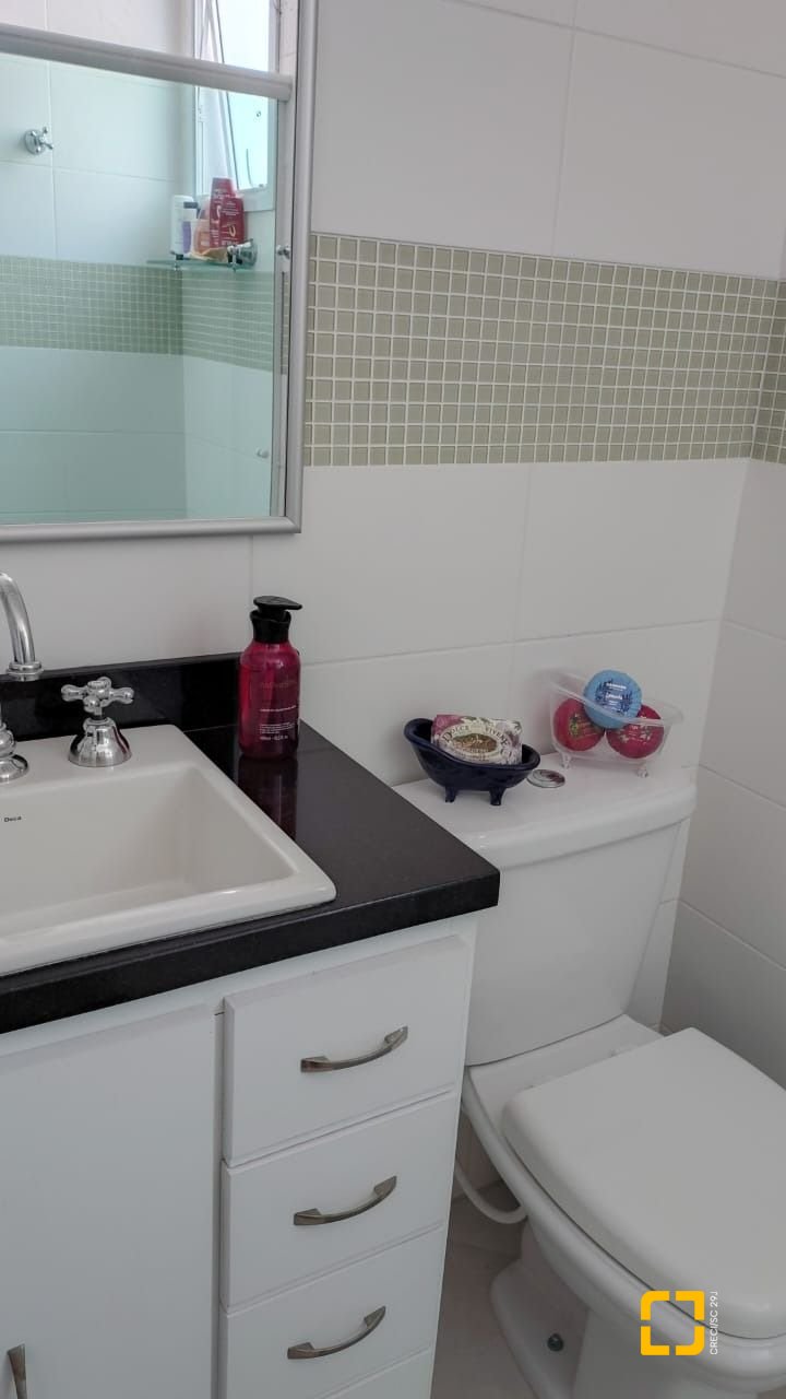 Apartamento com 99m², 4 quartos (sendo 1 suíte), 1 garagem, no bairro Coqueiros em Florianópolis