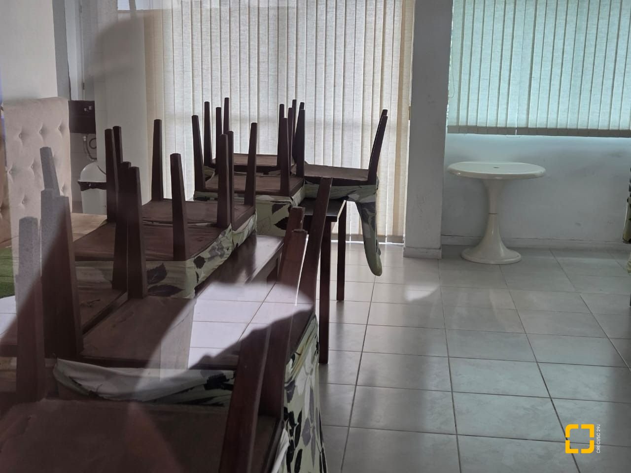 Apartamento com 99m², 4 quartos (sendo 1 suíte), 1 garagem, no bairro Coqueiros em Florianópolis