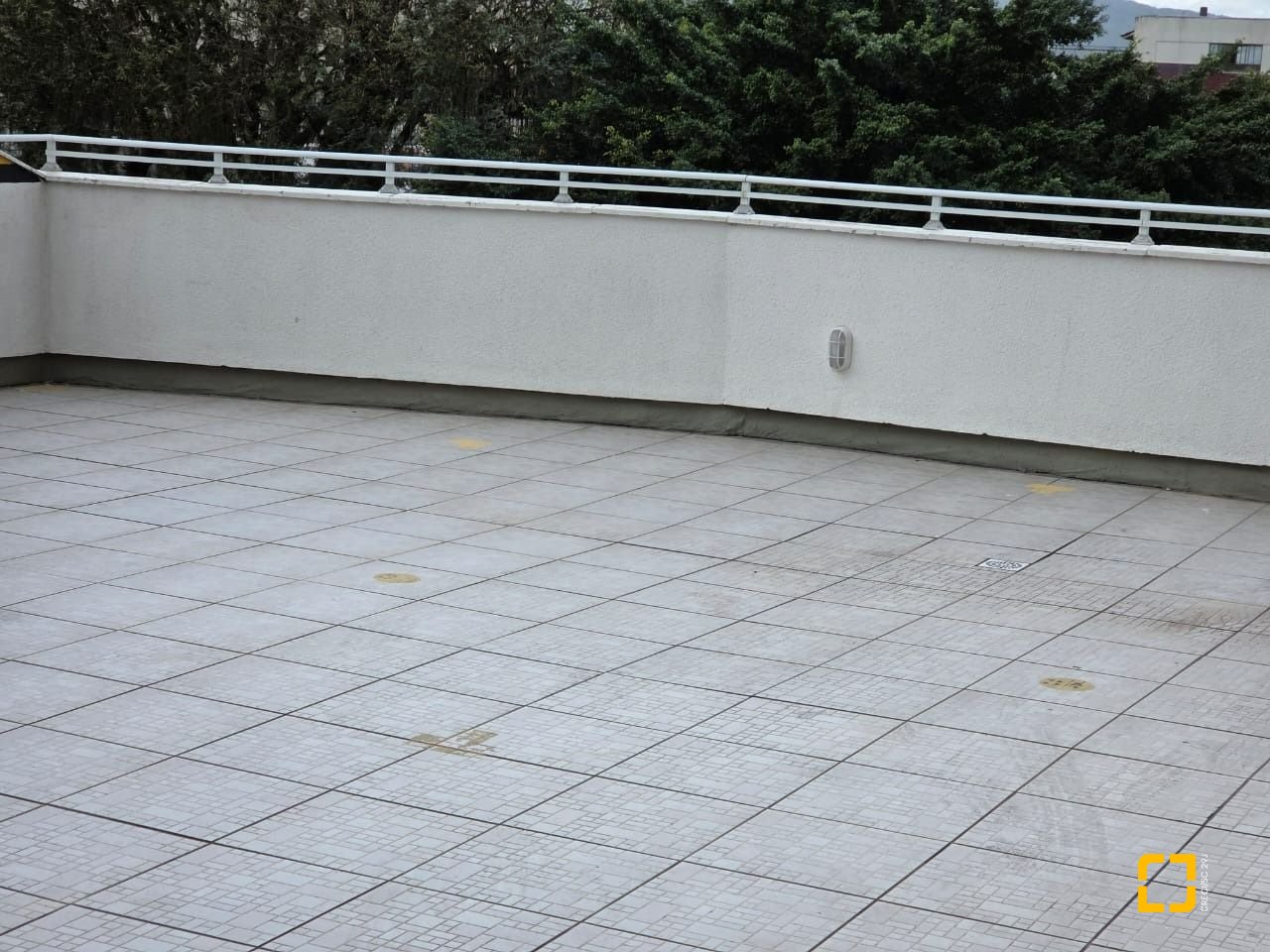 Apartamento com 99m², 4 quartos (sendo 1 suíte), 1 garagem, no bairro Coqueiros em Florianópolis