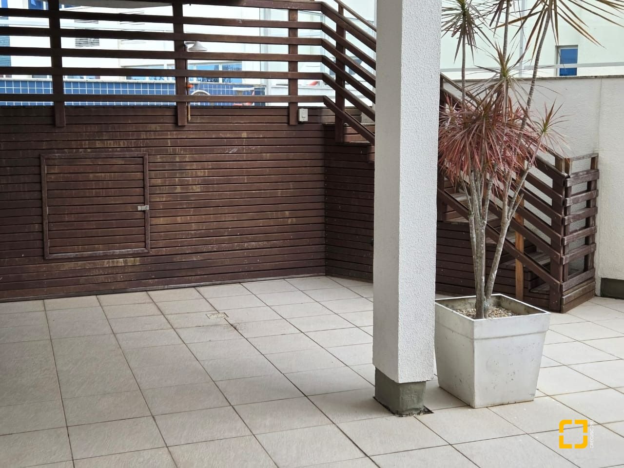 Apartamento com 99m², 4 quartos (sendo 1 suíte), 1 garagem, no bairro Coqueiros em Florianópolis