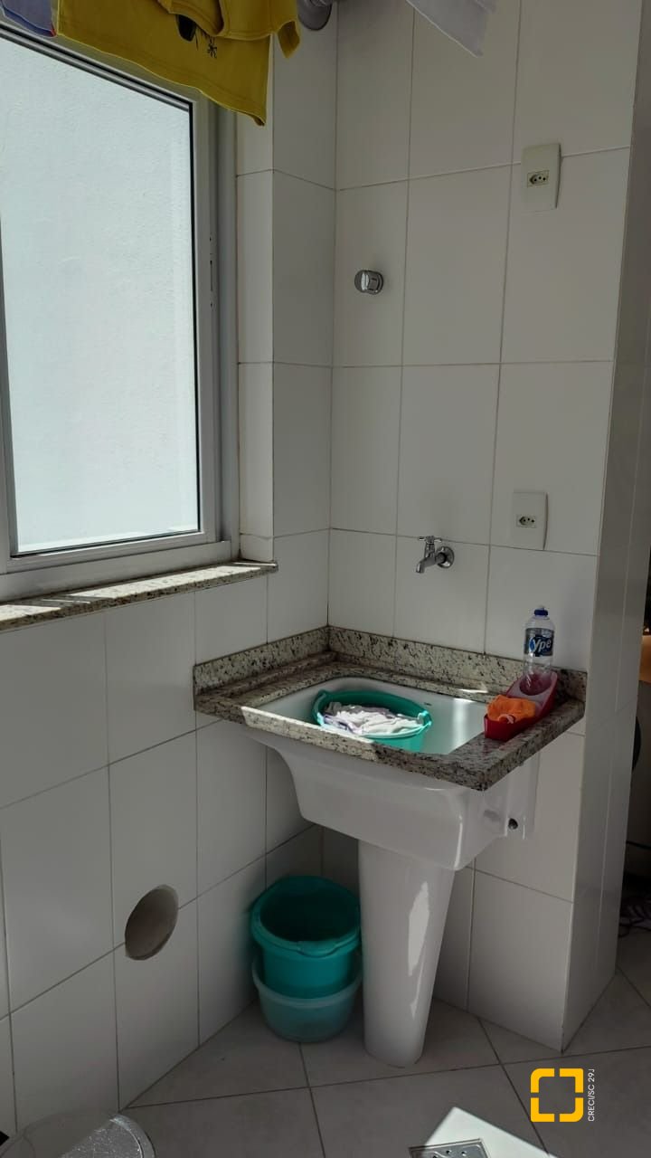 Apartamento com 99m², 4 quartos (sendo 1 suíte), 1 garagem, no bairro Coqueiros em Florianópolis