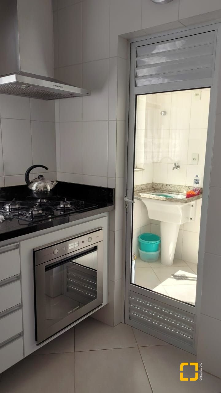 Apartamento com 99m², 4 quartos (sendo 1 suíte), 1 garagem, no bairro Coqueiros em Florianópolis