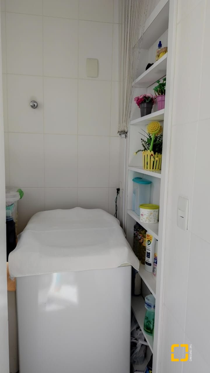 Apartamento com 99m², 4 quartos (sendo 1 suíte), 1 garagem, no bairro Coqueiros em Florianópolis