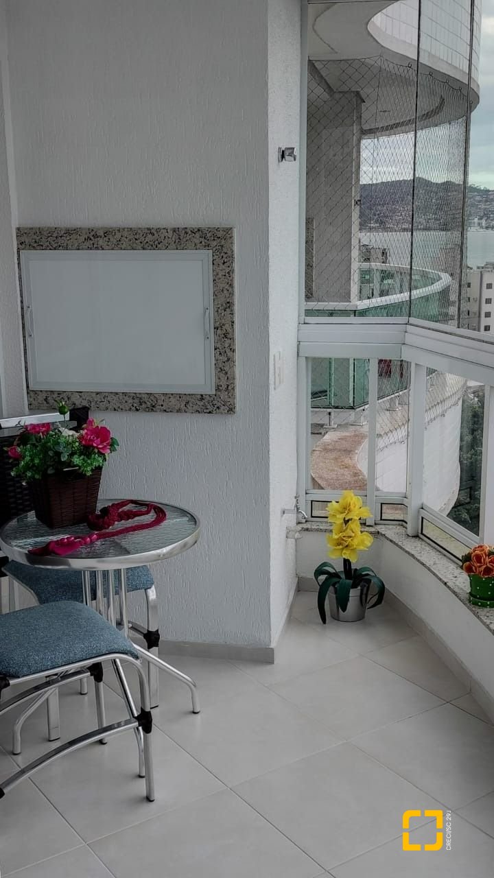 Apartamento com 99m², 4 quartos (sendo 1 suíte), 1 garagem, no bairro Coqueiros em Florianópolis