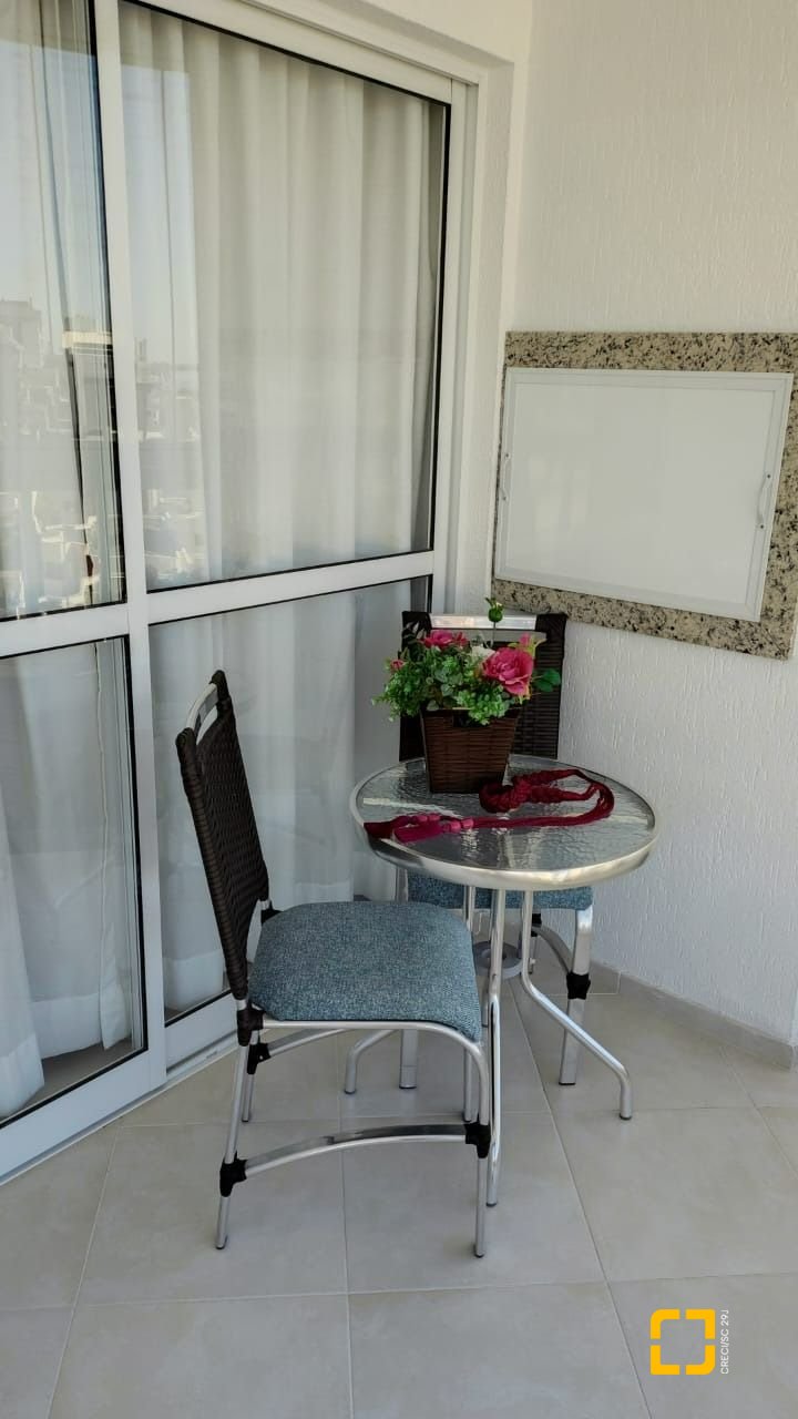 Apartamento com 99m², 4 quartos (sendo 1 suíte), 1 garagem, no bairro Coqueiros em Florianópolis