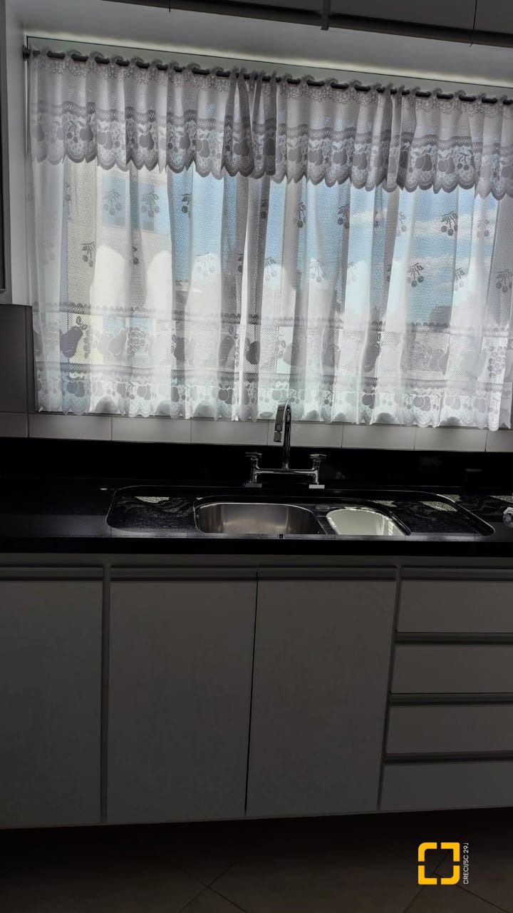 Apartamento com 99m², 4 quartos (sendo 1 suíte), 1 garagem, no bairro Coqueiros em Florianópolis