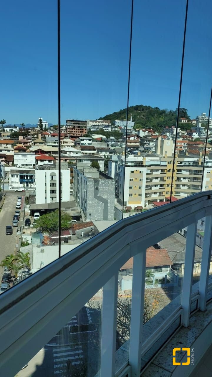 Apartamento com 99m², 4 quartos (sendo 1 suíte), 1 garagem, no bairro Coqueiros em Florianópolis