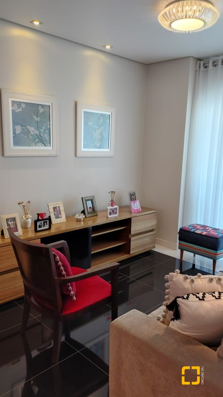 Apartamento com 99m², 4 quartos (sendo 1 suíte), 1 garagem, no bairro Coqueiros em Florianópolis
