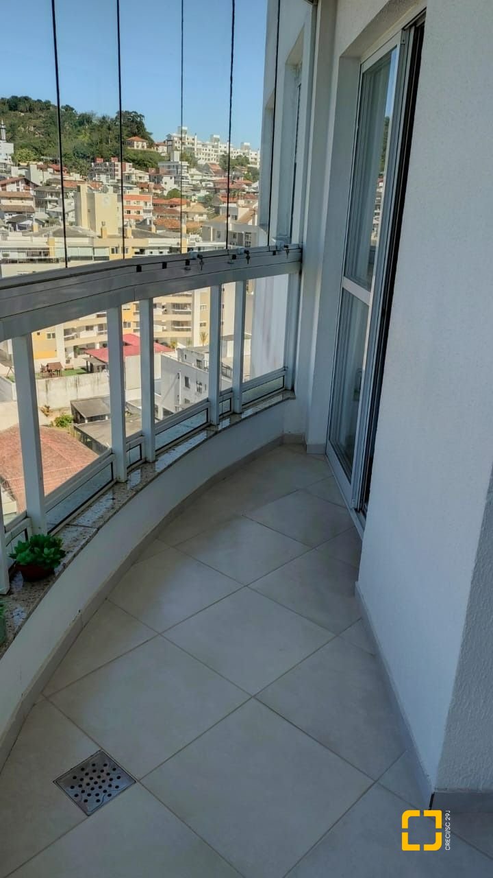 Apartamento com 99m², 4 quartos (sendo 1 suíte), 1 garagem, no bairro Coqueiros em Florianópolis