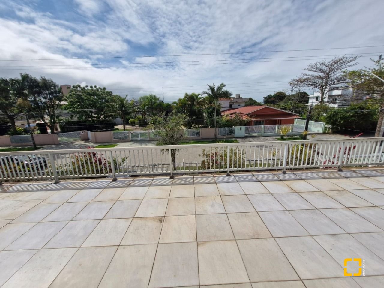 Casa com 298m², 5 quartos (sendo 1 suíte), 6 garagens, no bairro Daniela em Florianópolis
