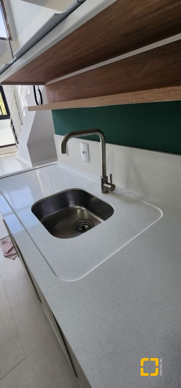 Loft com 53m², 1 quarto (sendo 1 suíte), 1 garagem, no bairro Lagoa da Conceição em Florianópolis