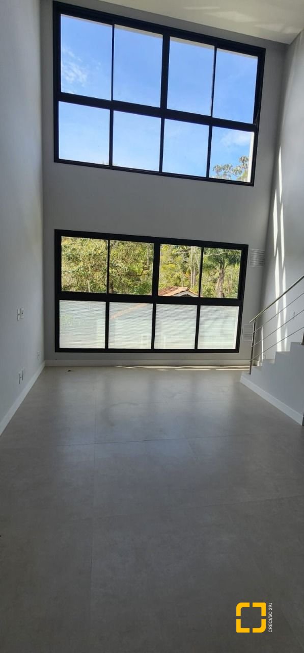 Loft com 53m², 1 quarto (sendo 1 suíte), 1 garagem, no bairro Lagoa da Conceição em Florianópolis