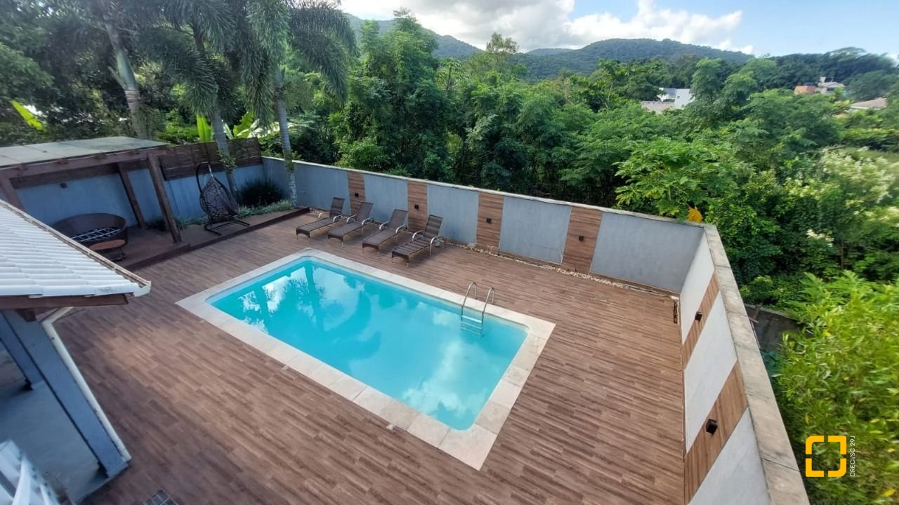 Casa com 136m², 2 quartos, 1 garagem, no bairro Rio Tavares em Florianópolis