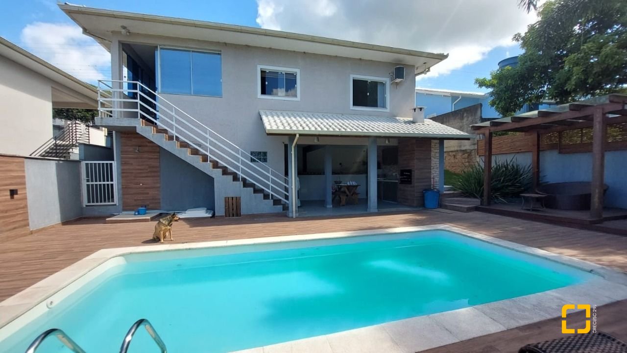Casa com 136m², 2 quartos, 1 garagem, no bairro Rio Tavares em Florianópolis
