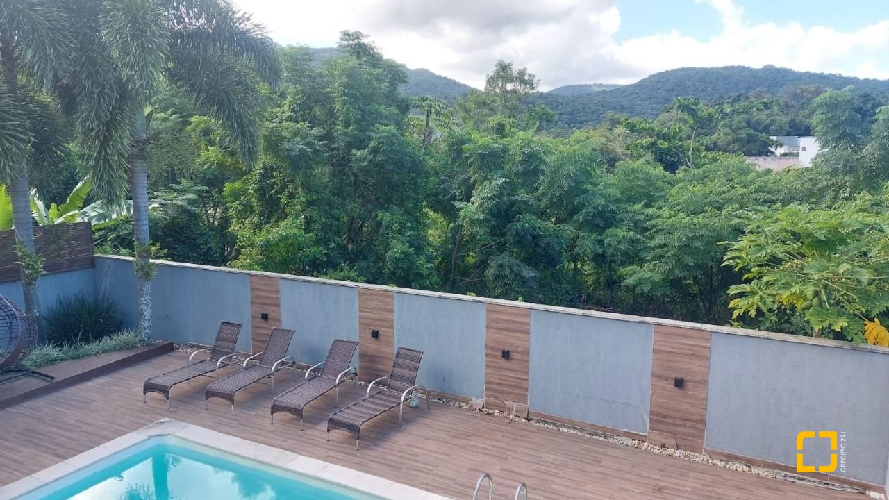 Casa com 136m², 2 quartos, 1 garagem, no bairro Rio Tavares em Florianópolis