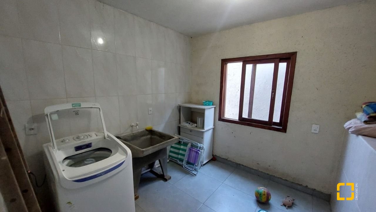 Casa com 136m², 2 quartos, 1 garagem, no bairro Rio Tavares em Florianópolis