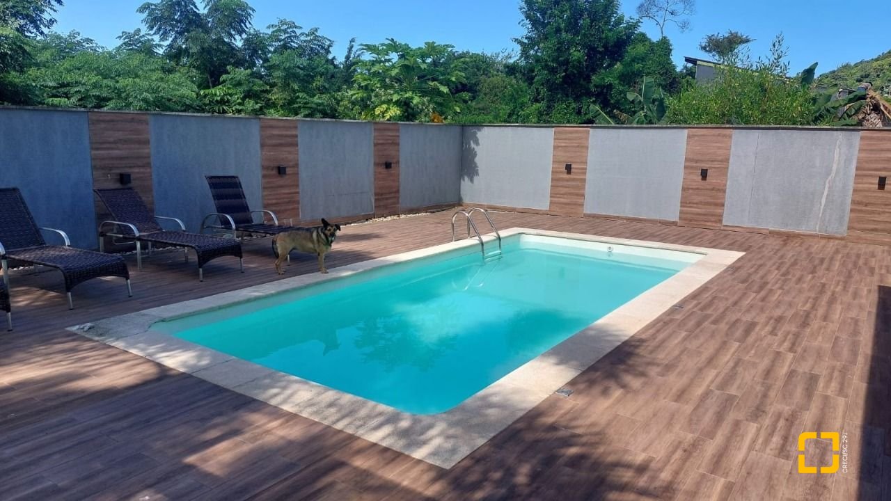 Casa com 136m², 2 quartos, 1 garagem, no bairro Rio Tavares em Florianópolis