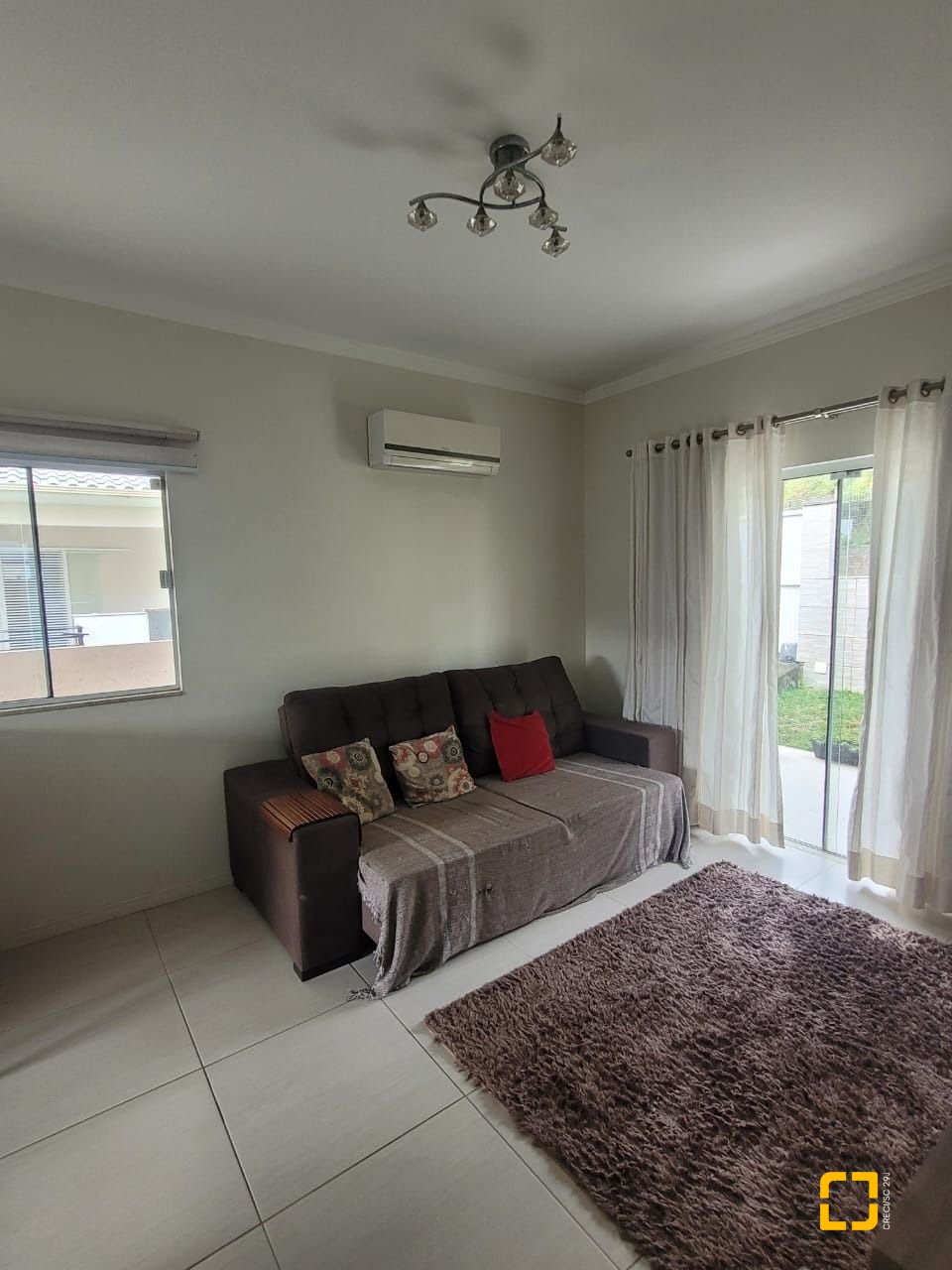 Casa com 136m², 2 quartos, 1 garagem, no bairro Rio Tavares em Florianópolis