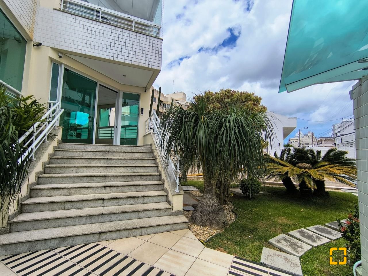 Apartamento com 120m², 5 quartos (sendo 1 suíte), 3 garagens, no bairro Balneário em Florianópolis