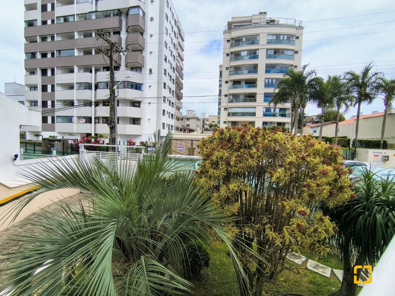 Apartamento com 120m², 5 quartos (sendo 1 suíte), 3 garagens, no bairro Balneário em Florianópolis
