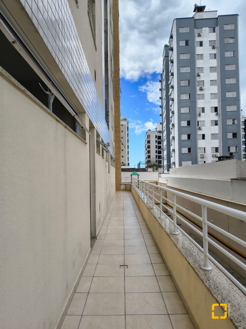 Apartamento com 120m², 5 quartos (sendo 1 suíte), 3 garagens, no bairro Balneário em Florianópolis