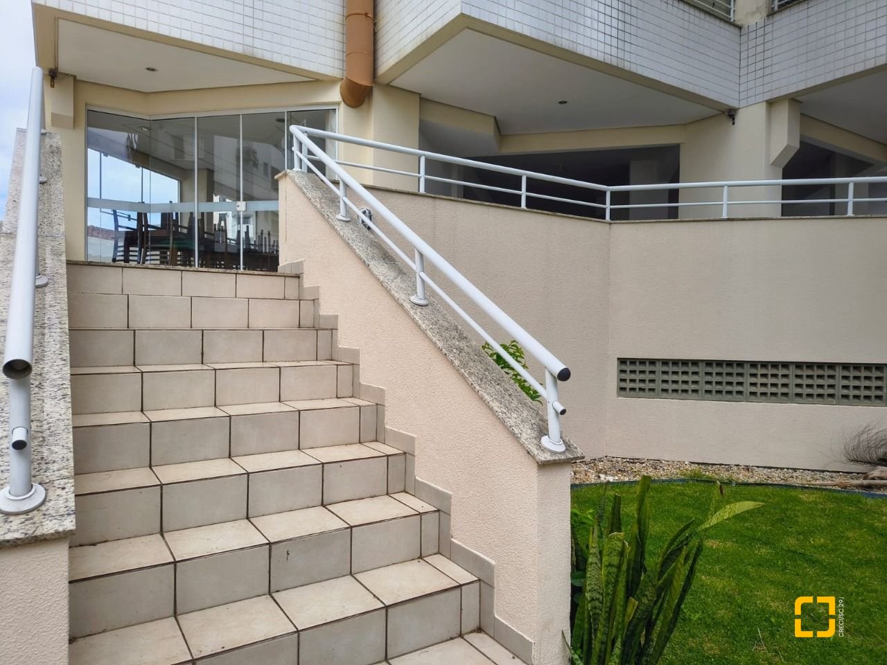 Apartamento com 120m², 5 quartos (sendo 1 suíte), 3 garagens, no bairro Balneário em Florianópolis