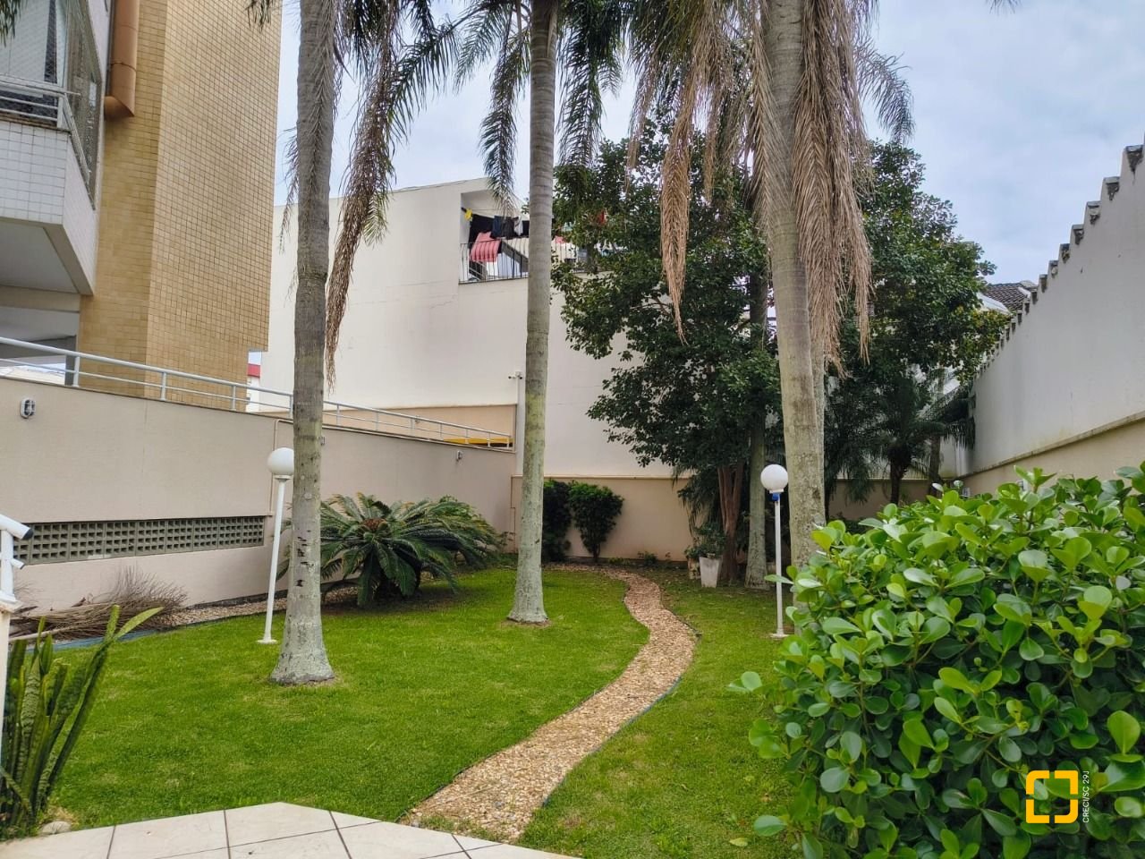 Apartamento com 120m², 5 quartos (sendo 1 suíte), 3 garagens, no bairro Balneário em Florianópolis