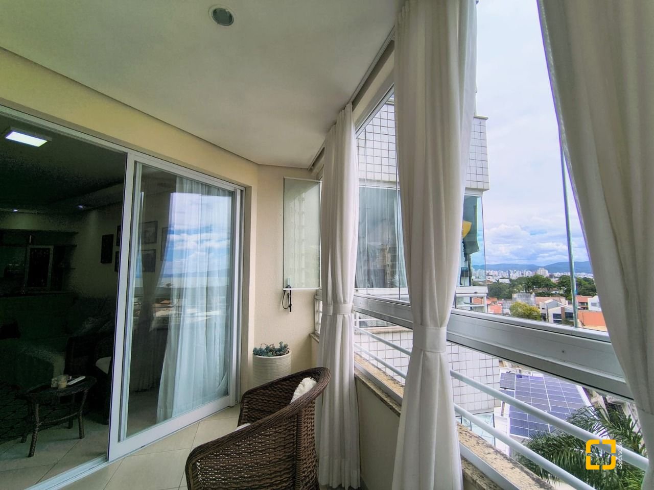 Apartamento com 120m², 5 quartos (sendo 1 suíte), 3 garagens, no bairro Balneário em Florianópolis