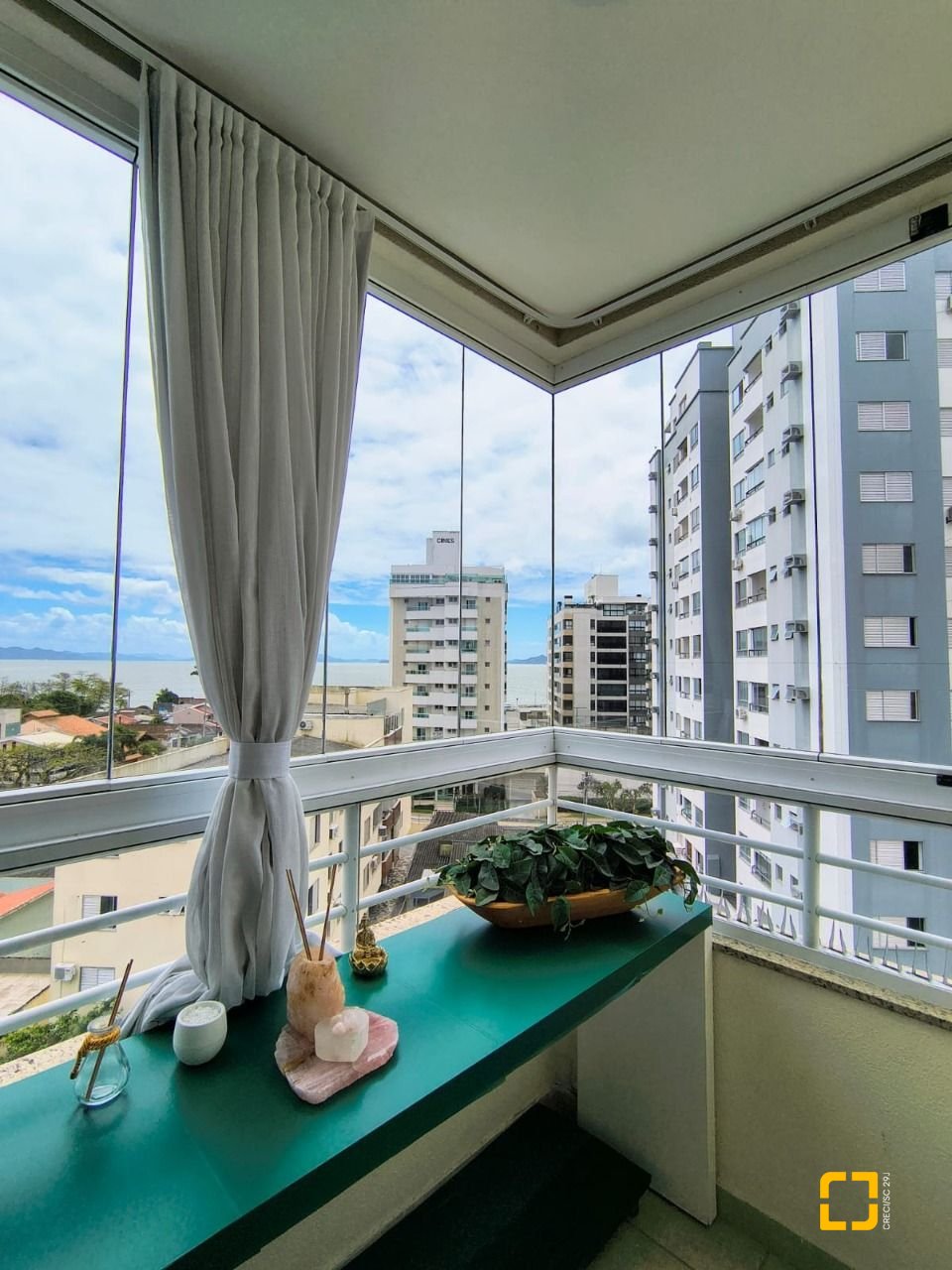 Apartamento com 120m², 5 quartos (sendo 1 suíte), 3 garagens, no bairro Balneário em Florianópolis