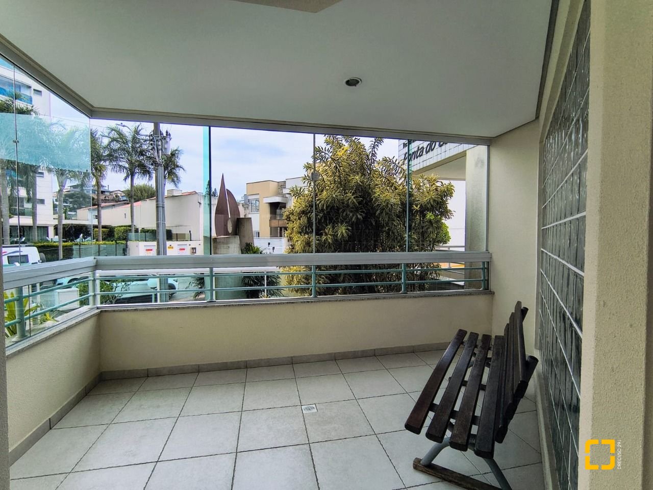 Apartamento com 120m², 5 quartos (sendo 1 suíte), 3 garagens, no bairro Balneário em Florianópolis