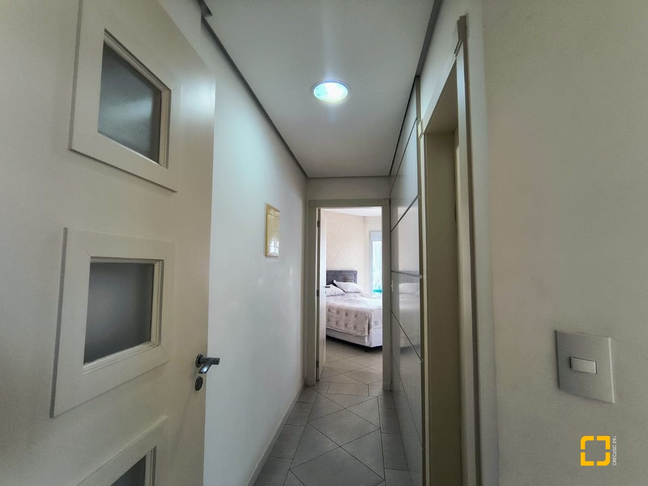 Apartamento com 120m², 5 quartos (sendo 1 suíte), 3 garagens, no bairro Balneário em Florianópolis