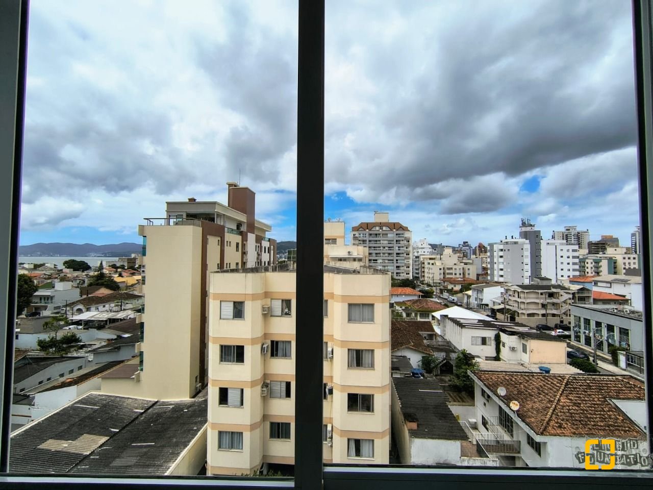 Apartamento com 120m², 5 quartos (sendo 1 suíte), 3 garagens, no bairro Balneário em Florianópolis