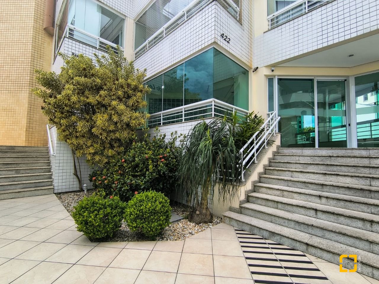 Apartamento com 120m², 5 quartos (sendo 1 suíte), 3 garagens, no bairro Balneário em Florianópolis