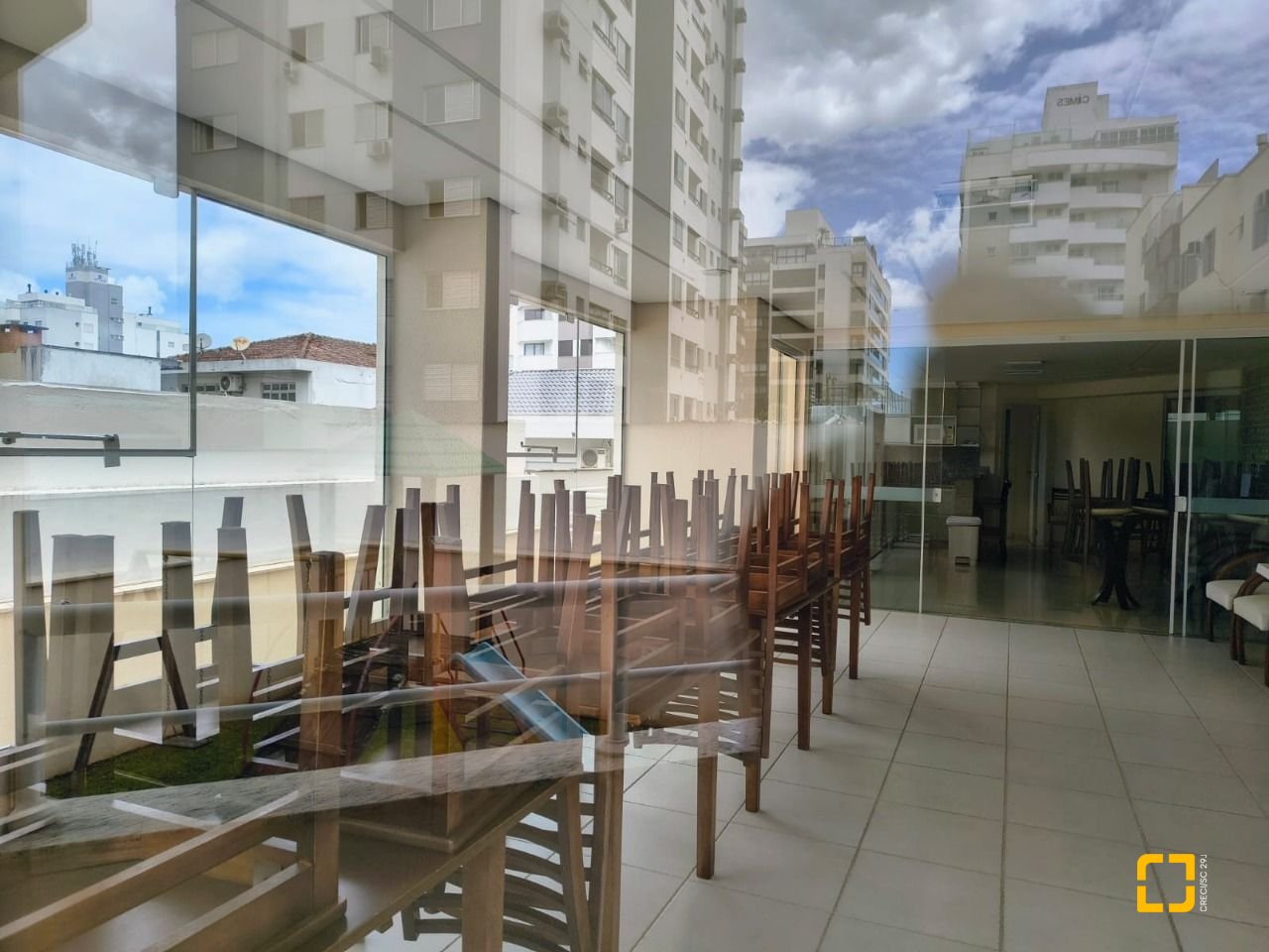 Apartamento com 120m², 5 quartos (sendo 1 suíte), 3 garagens, no bairro Balneário em Florianópolis