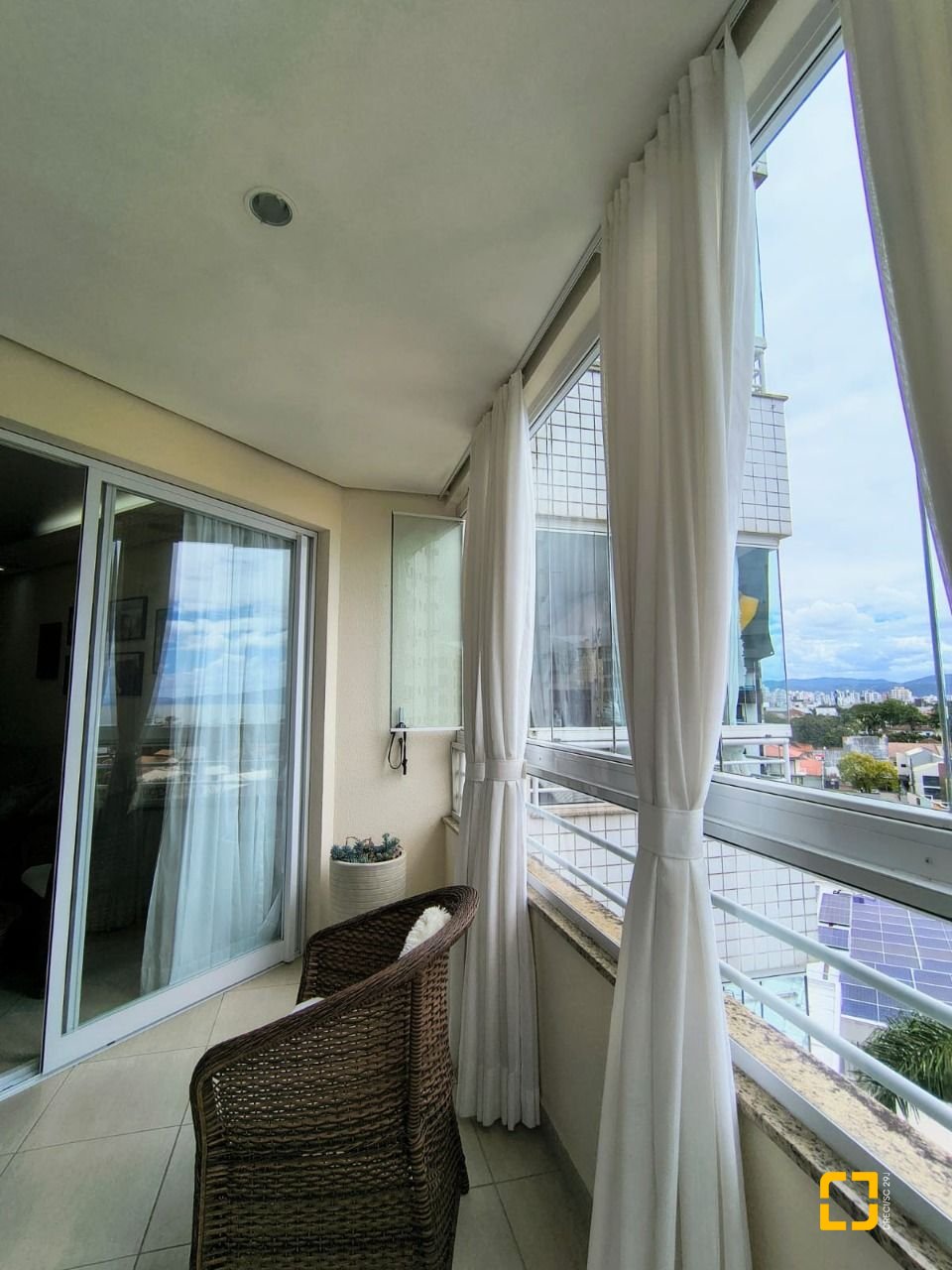 Apartamento com 120m², 5 quartos (sendo 1 suíte), 3 garagens, no bairro Balneário em Florianópolis
