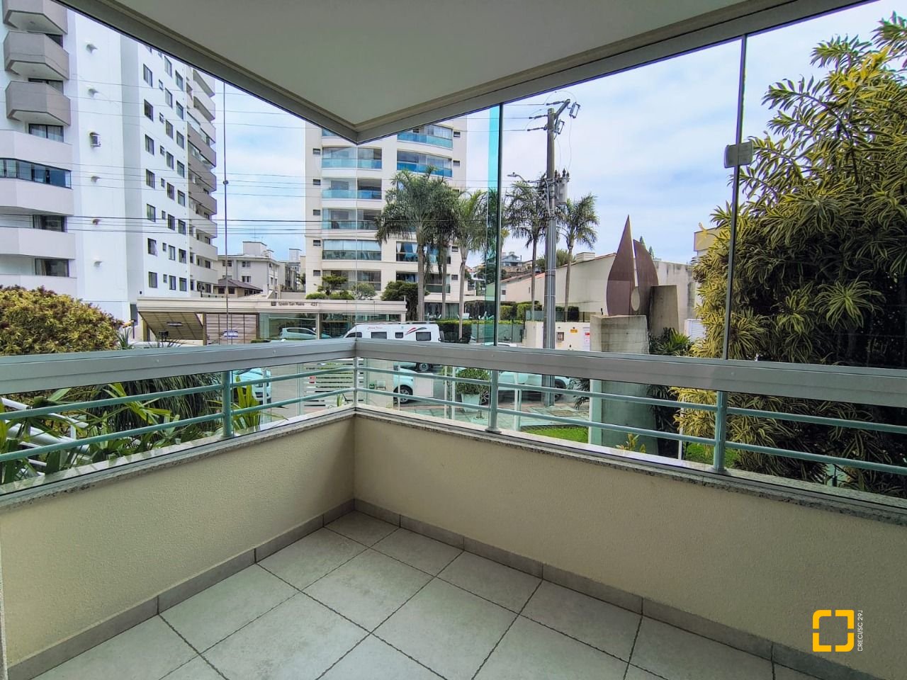 Apartamento com 120m², 5 quartos (sendo 1 suíte), 3 garagens, no bairro Balneário em Florianópolis