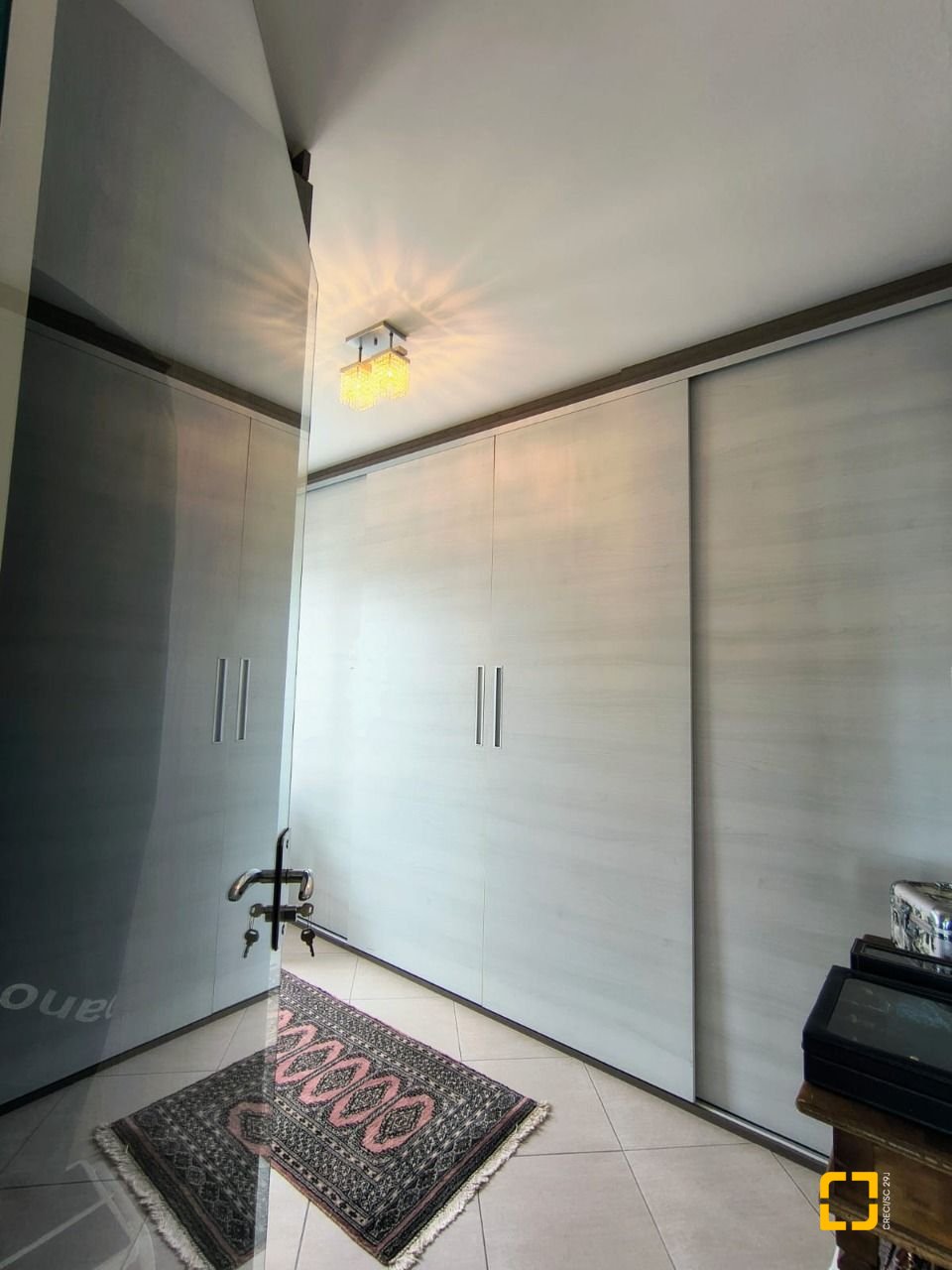 Apartamento com 120m², 5 quartos (sendo 1 suíte), 3 garagens, no bairro Balneário em Florianópolis