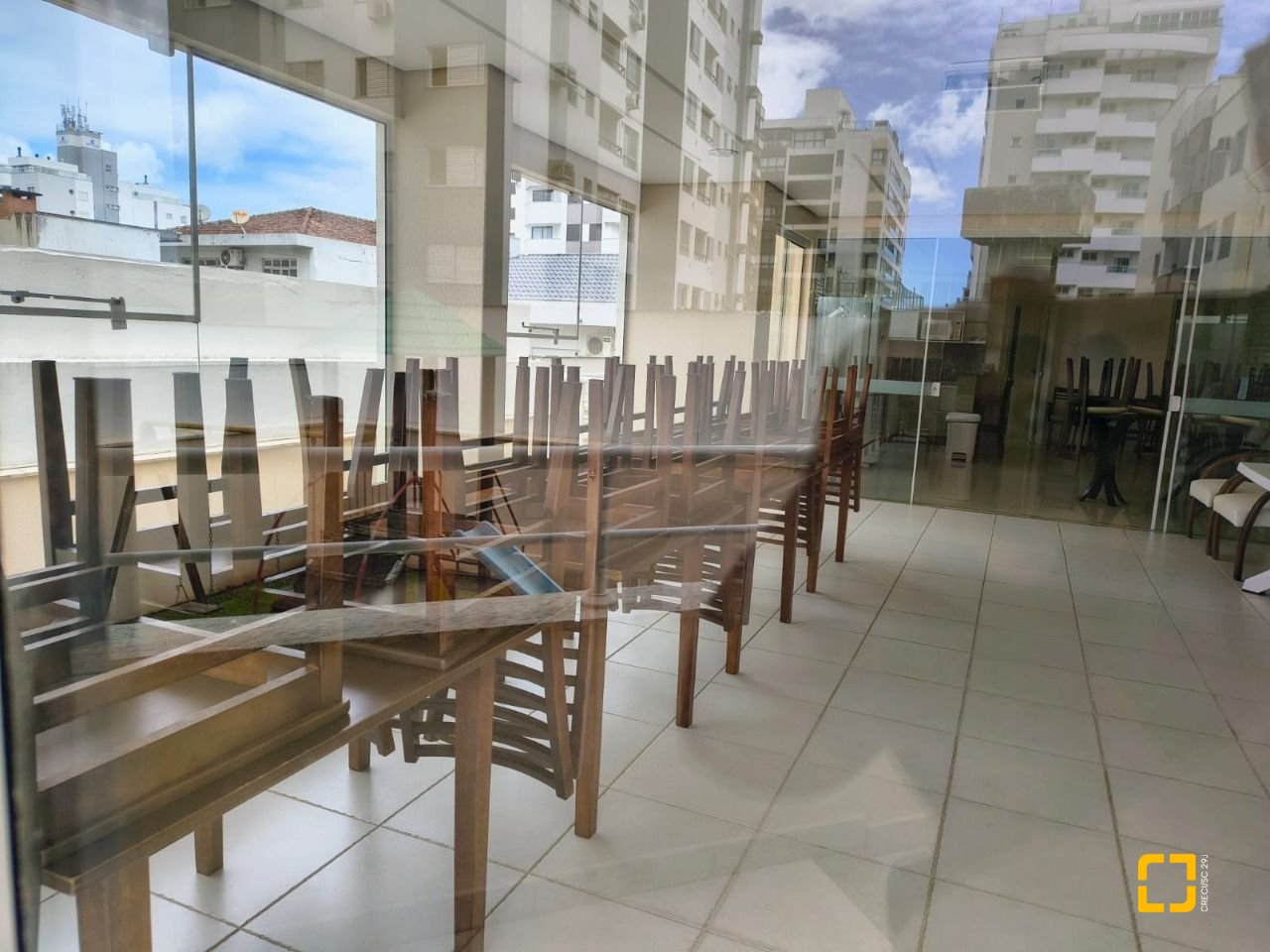 Apartamento com 120m², 5 quartos (sendo 1 suíte), 3 garagens, no bairro Balneário em Florianópolis