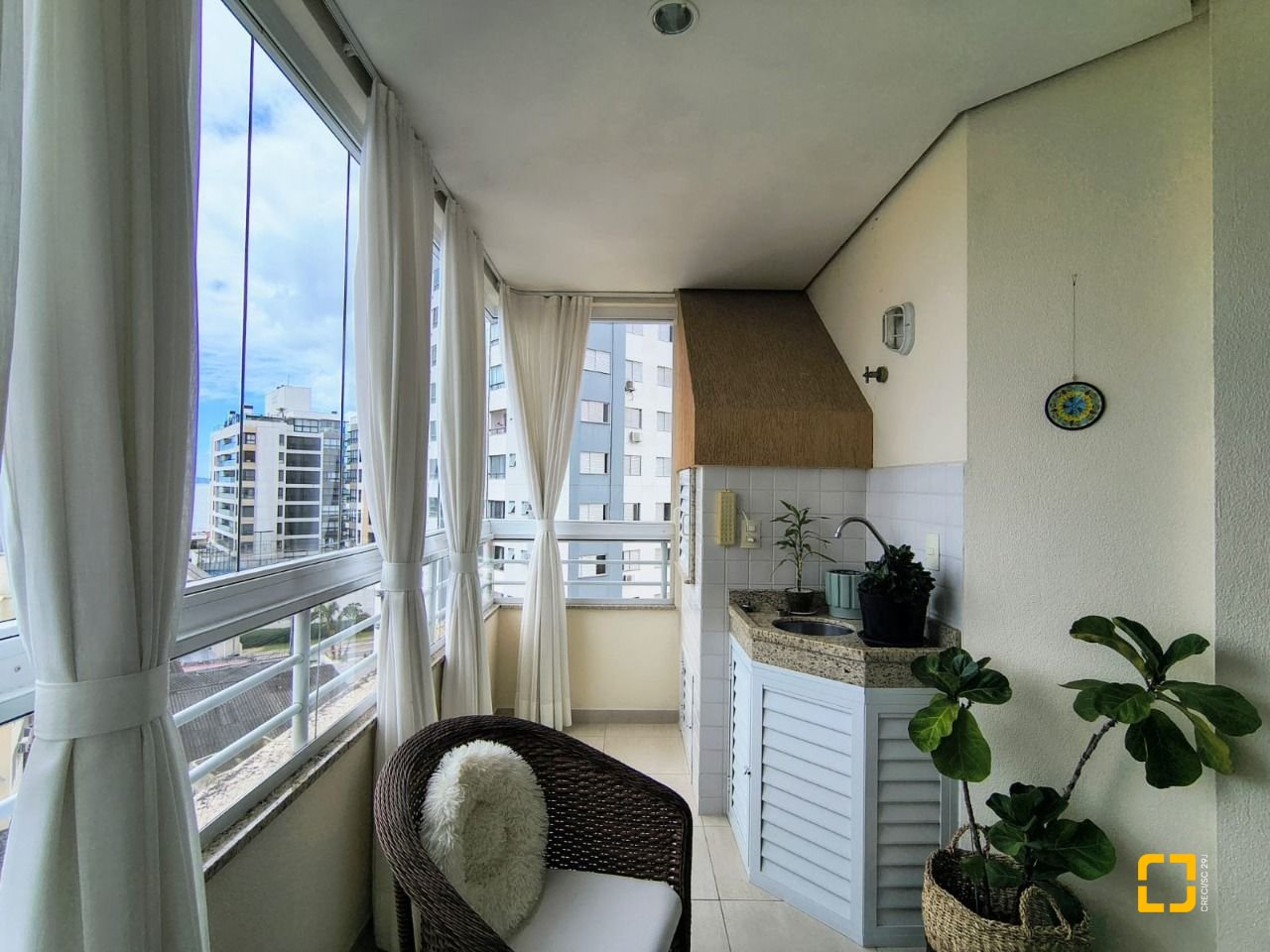 Apartamento com 120m², 5 quartos (sendo 1 suíte), 3 garagens, no bairro Balneário em Florianópolis