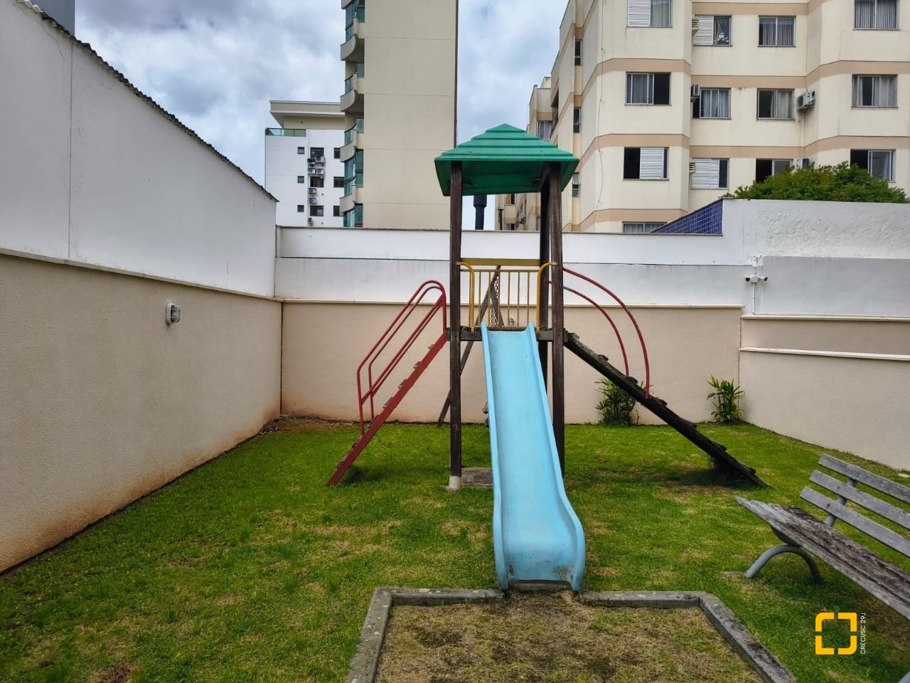 Apartamento com 120m², 5 quartos (sendo 1 suíte), 3 garagens, no bairro Balneário em Florianópolis