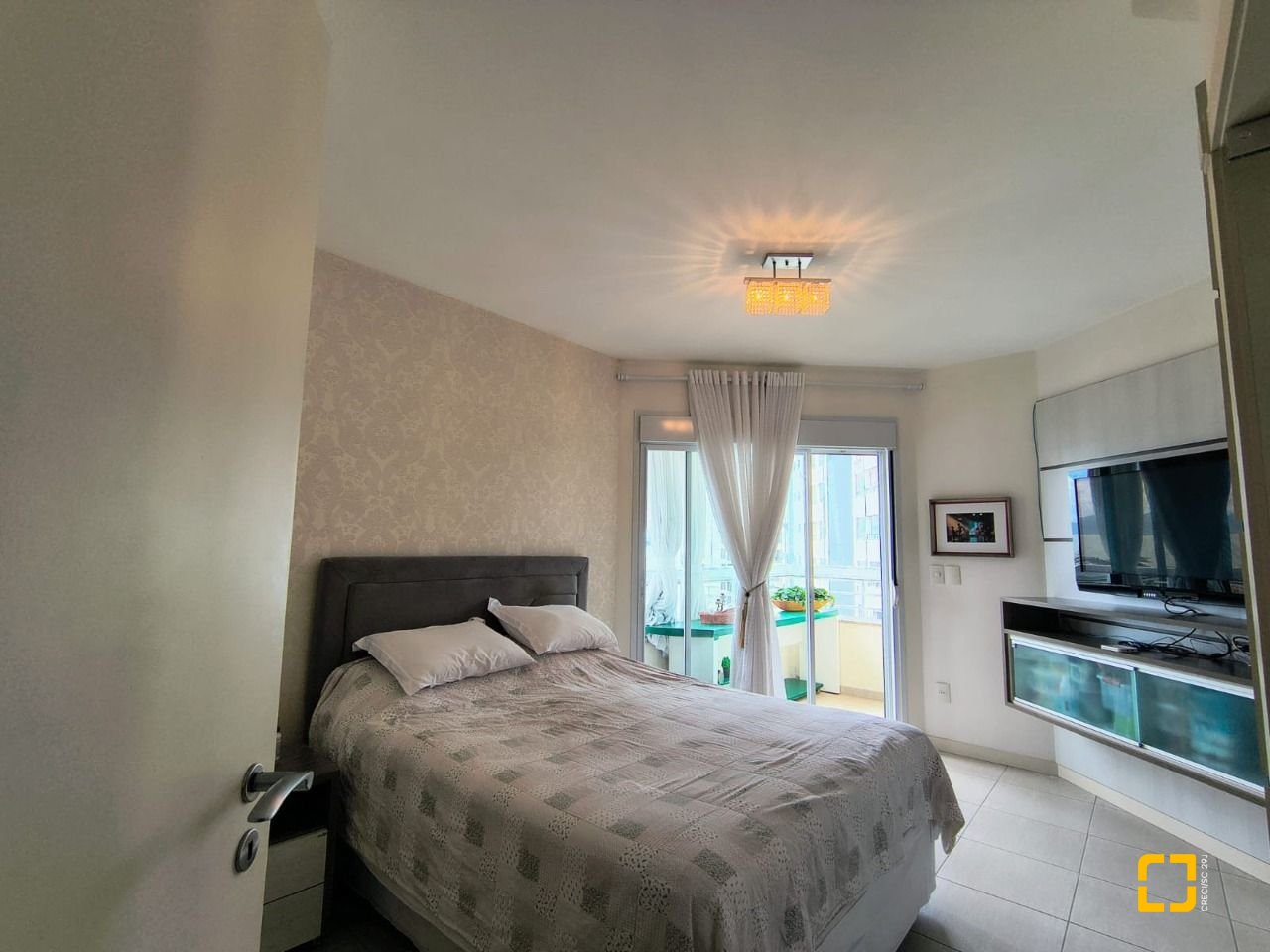 Apartamento com 120m², 5 quartos (sendo 1 suíte), 3 garagens, no bairro Balneário em Florianópolis