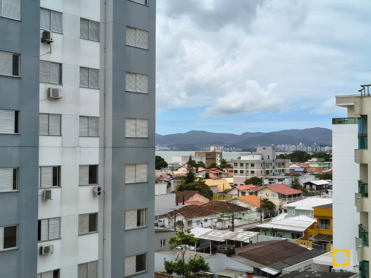 Apartamento com 120m², 5 quartos (sendo 1 suíte), 3 garagens, no bairro Balneário em Florianópolis