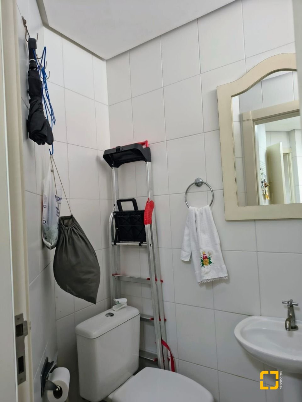 Apartamento com 120m², 5 quartos (sendo 1 suíte), 3 garagens, no bairro Balneário em Florianópolis