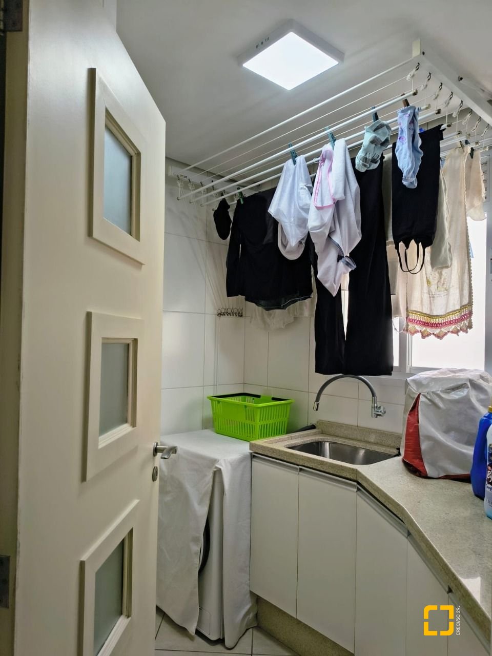 Apartamento com 120m², 5 quartos (sendo 1 suíte), 3 garagens, no bairro Balneário em Florianópolis