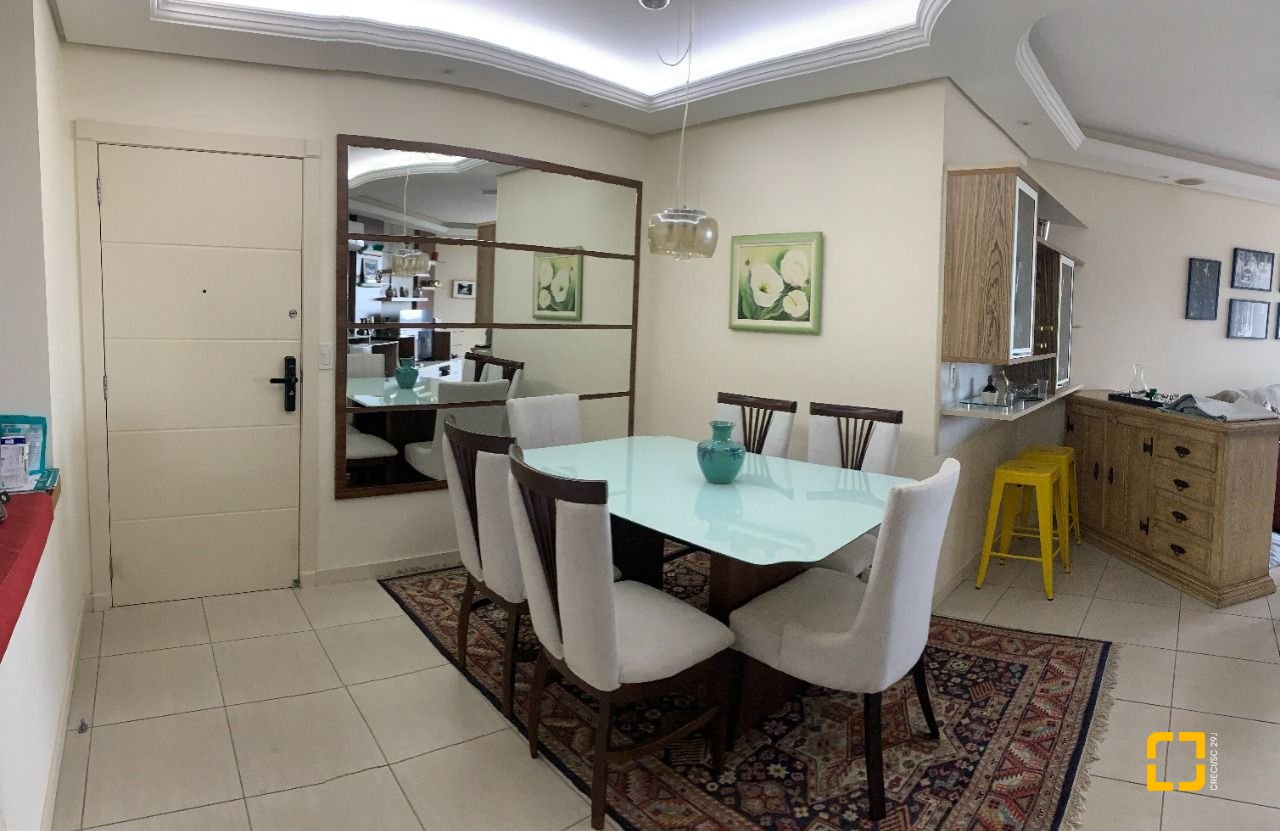 Apartamento com 120m², 5 quartos (sendo 1 suíte), 3 garagens, no bairro Balneário em Florianópolis