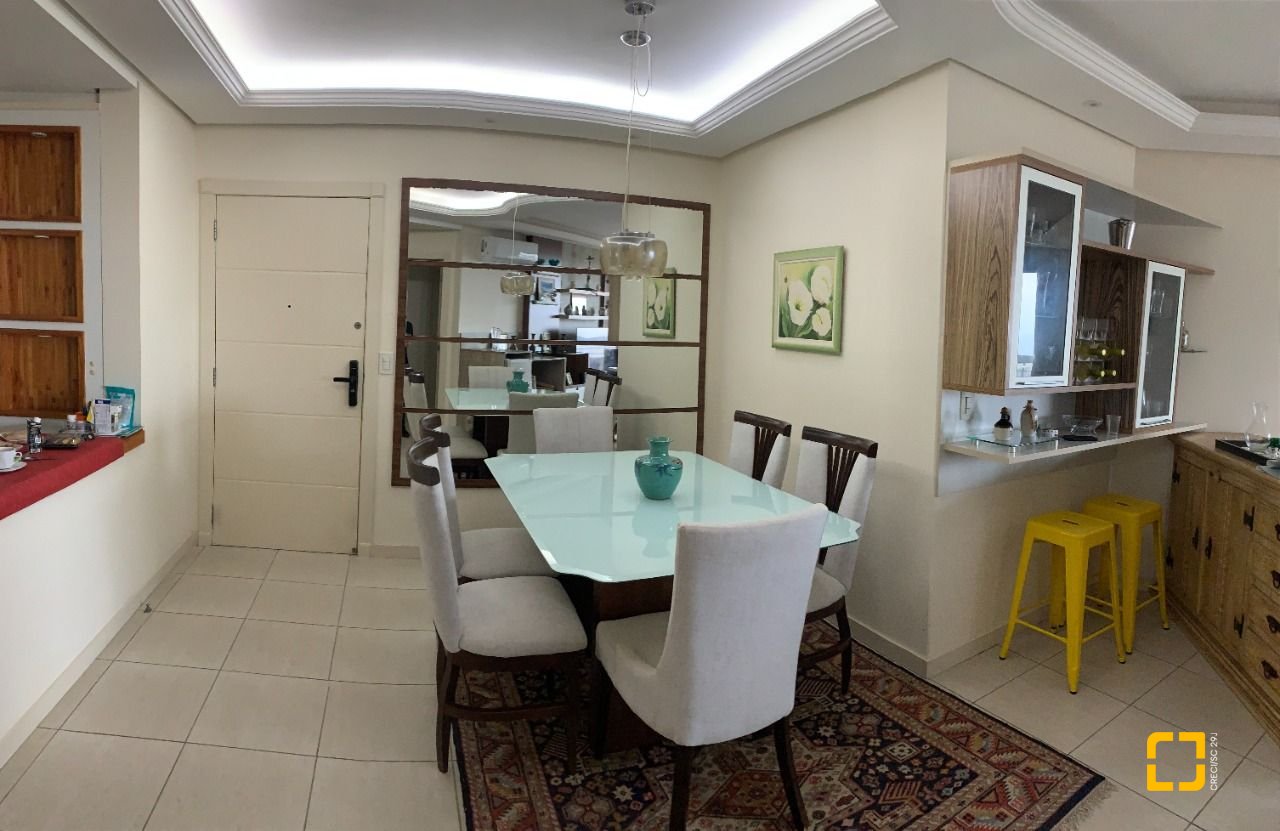 Apartamento com 120m², 5 quartos (sendo 1 suíte), 3 garagens, no bairro Balneário em Florianópolis