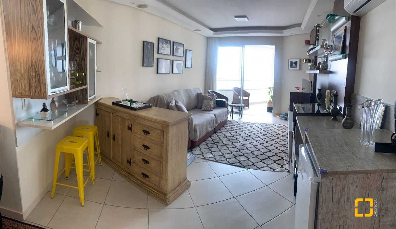 Apartamento com 120m², 5 quartos (sendo 1 suíte), 3 garagens, no bairro Balneário em Florianópolis