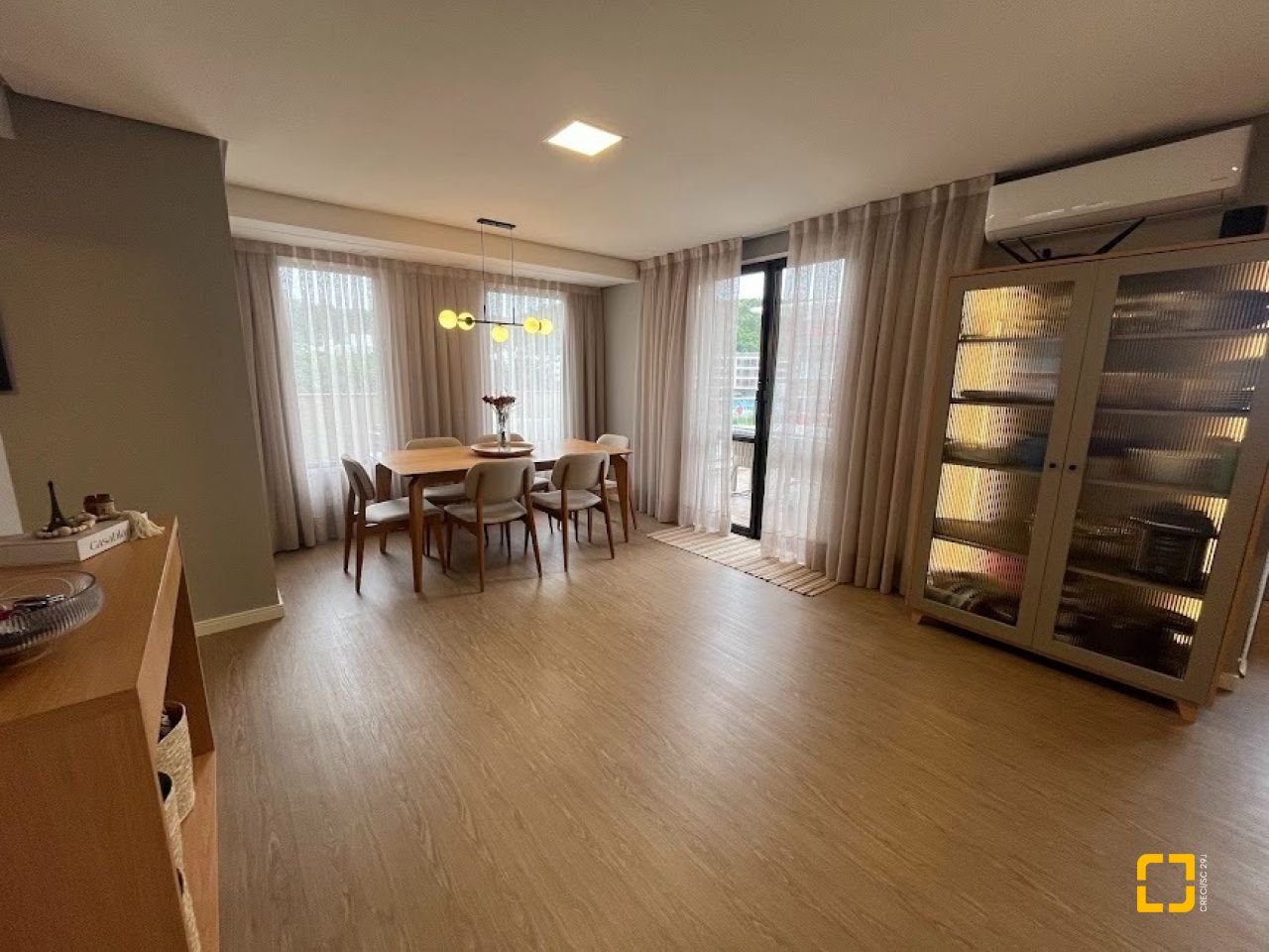 Cobertura com 137m², 4 quartos (sendo 4 suítes), 2 garagens, no bairro Jurerê em Florianópolis